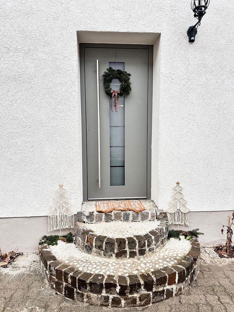 Predaj domu 176 m², pozemek 740 m², Kirchgasse, 4, Freisbach, Porýnie-Falcko Predaj domu 176 m², pozemek 740 m², Kirchgasse, 4, Freisbach, Porýnie-Falcko