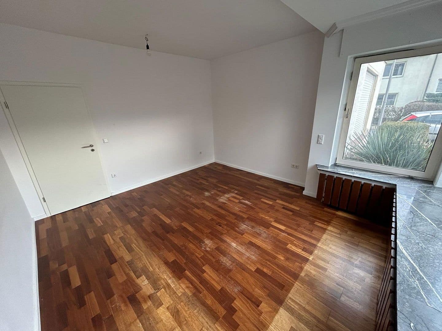 Prenájom bytu 4-izbový 105 m², Brakerstr. 17, Bielefeld, Severné Porýnie - Westfálsko Prenájom bytu 4-izbový 105 m², Brakerstr. 17, Bielefeld, Severné Porýnie - Westfálsko