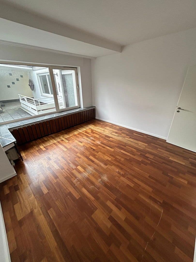 Prenájom bytu 4-izbový 105 m², Brakerstr. 17, Bielefeld, Severné Porýnie - Westfálsko Prenájom bytu 4-izbový 105 m², Brakerstr. 17, Bielefeld, Severné Porýnie - Westfálsko