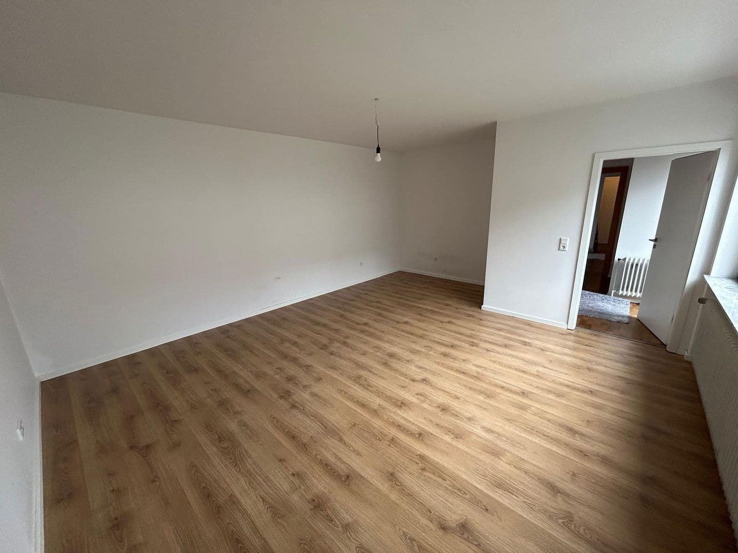 Prenájom bytu 4-izbový 105 m², Brakerstr. 17, Bielefeld, Severné Porýnie - Westfálsko Prenájom bytu 4-izbový 105 m², Brakerstr. 17, Bielefeld, Severné Porýnie - Westfálsko