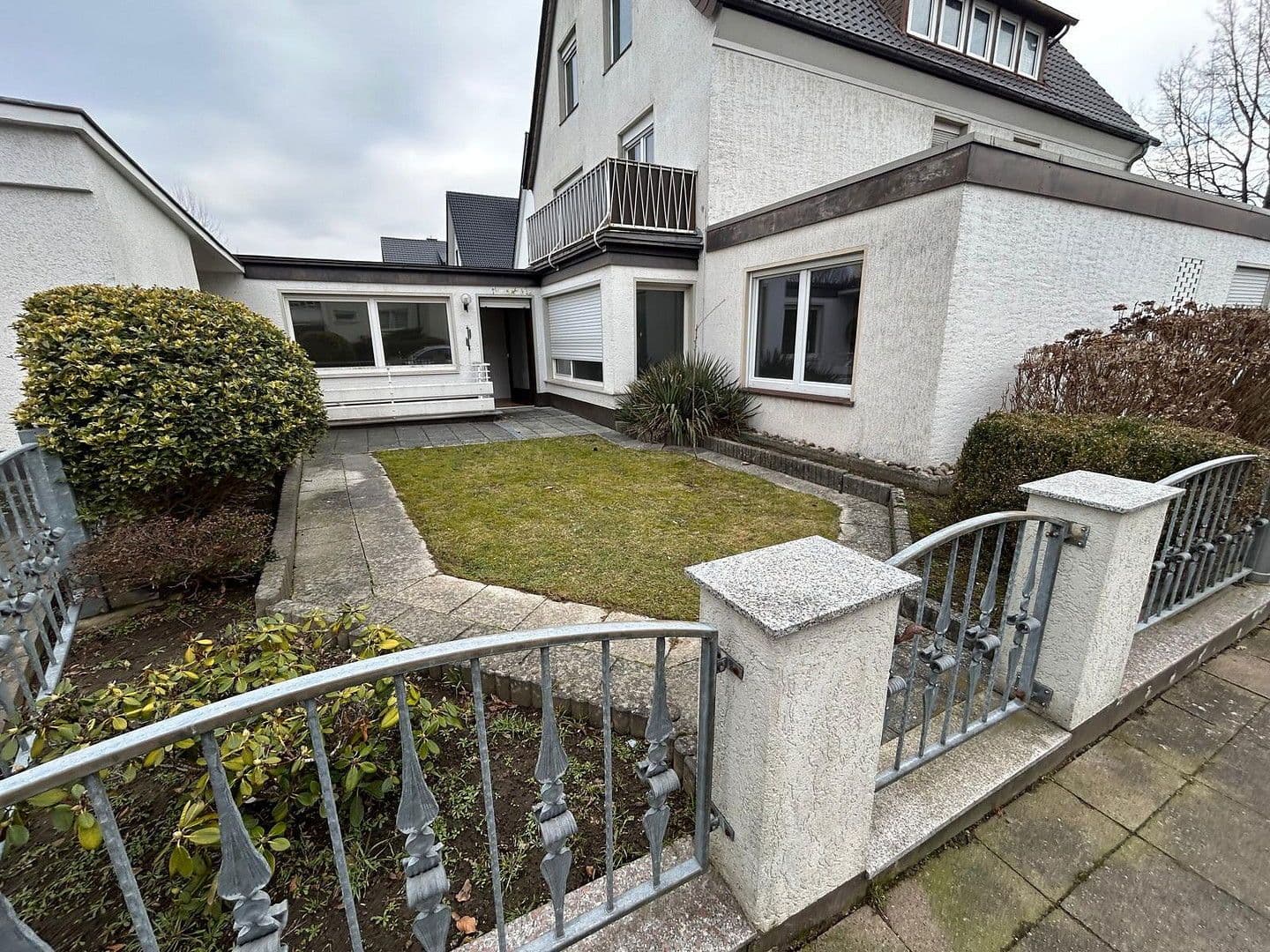 Prenájom bytu 4-izbový 105 m², Brakerstr. 17, Bielefeld, Severné Porýnie - Westfálsko Prenájom bytu 4-izbový 105 m², Brakerstr. 17, Bielefeld, Severné Porýnie - Westfálsko