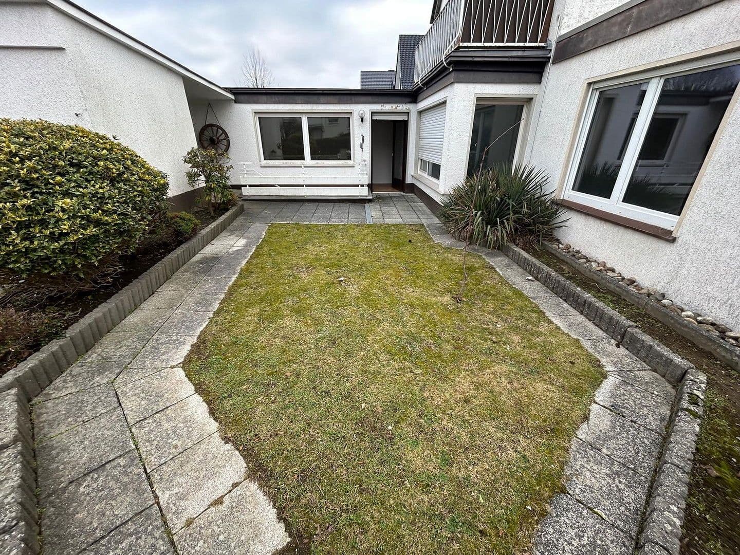 Prenájom bytu 4-izbový 105 m², Brakerstr. 17, Bielefeld, Severné Porýnie - Westfálsko Prenájom bytu 4-izbový 105 m², Brakerstr. 17, Bielefeld, Severné Porýnie - Westfálsko