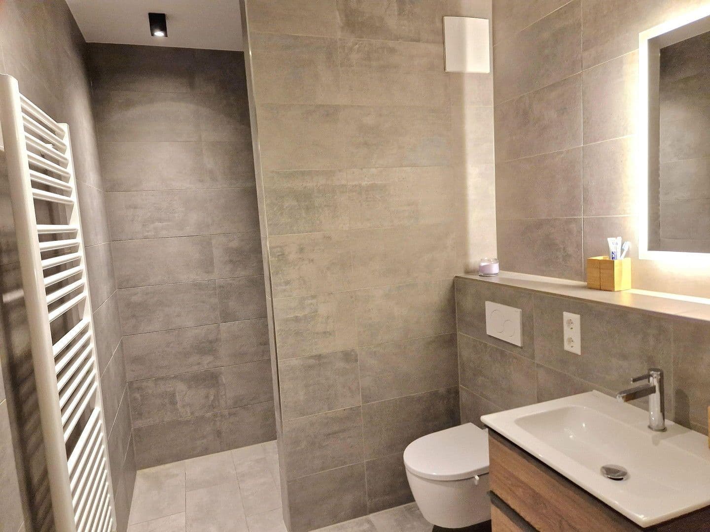 Prenájom bytu 2-izbový 56 m², Kurfürstenstr. 12, Berlin, Berlín Prenájom bytu 2-izbový 56 m², Kurfürstenstr. 12, Berlin, Berlín