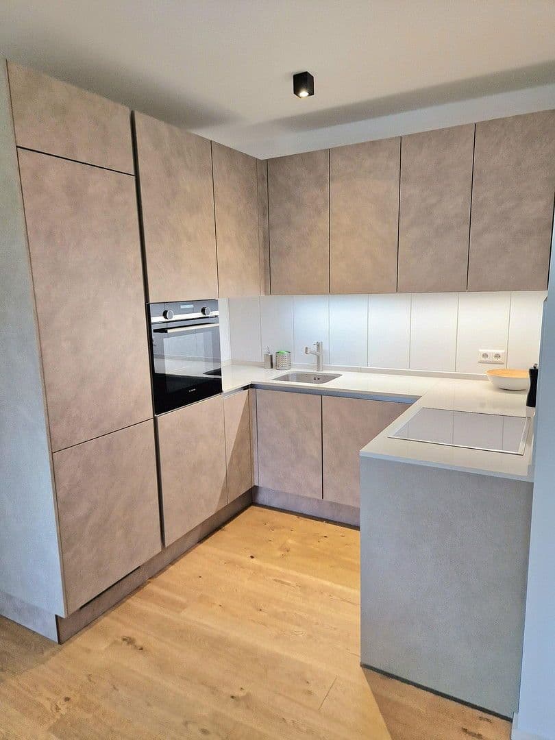 Prenájom bytu 2-izbový 56 m², Kurfürstenstr. 12, Berlin, Berlín Prenájom bytu 2-izbový 56 m², Kurfürstenstr. 12, Berlin, Berlín