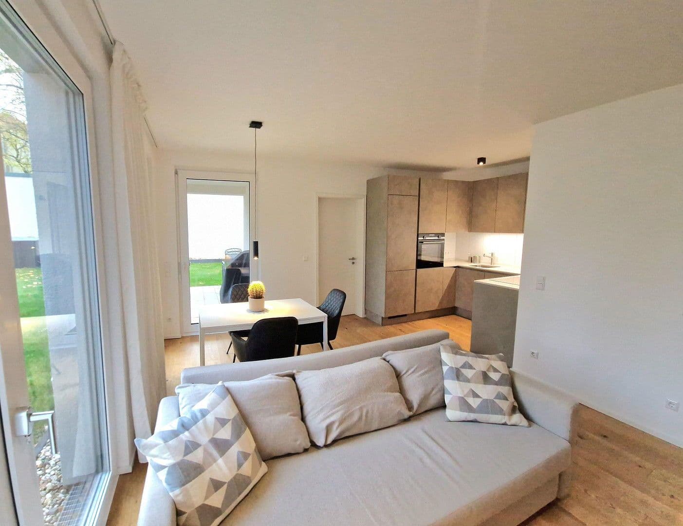 Prenájom bytu 2-izbový 56 m², Kurfürstenstr. 12, Berlin, Berlín Prenájom bytu 2-izbový 56 m², Kurfürstenstr. 12, Berlin, Berlín