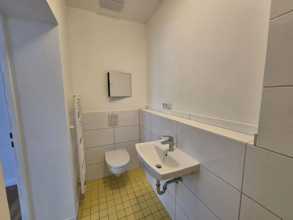 Prenájom bytu 1-izbový 32 m², Iranische Str. 3, Berlin, Berlín Prenájom bytu 1-izbový 32 m², Iranische Str. 3, Berlin, Berlín