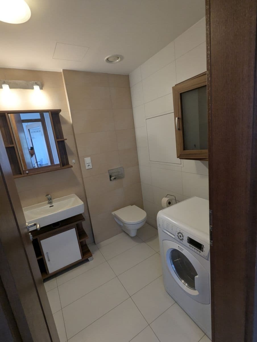Prenájom bytu 2-izbový 56 m², Jeremiášova, Praha, Praha Prenájom bytu 2-izbový 56 m², Jeremiášova, Praha, Praha
