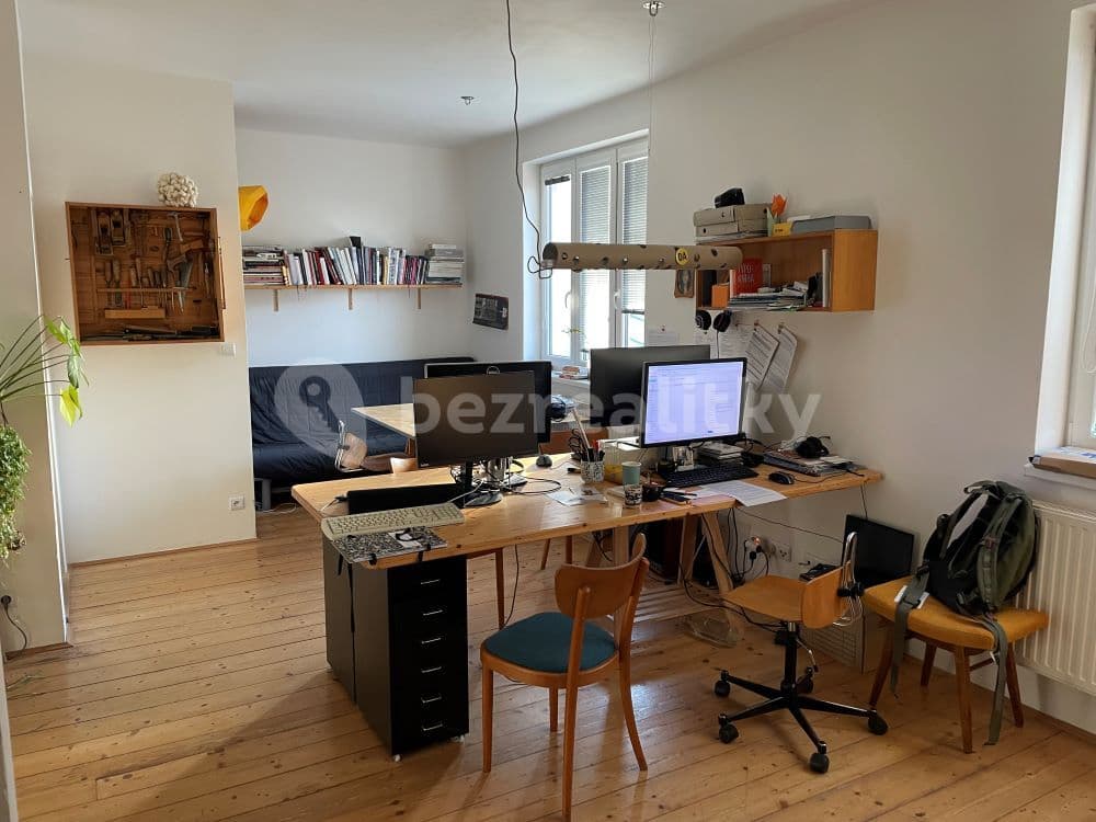 Prenájom bytu 1-izbový 37 m², Jiraskova, Tábor, Jihočeský kraj Prenájom bytu 1-izbový 37 m², Jiraskova, Tábor, Jihočeský kraj