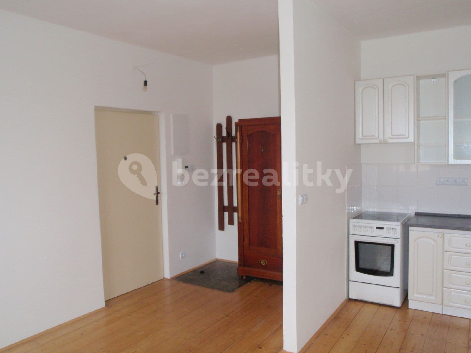 Prenájom bytu 1-izbový 37 m², Jiraskova, Tábor, Jihočeský kraj Prenájom bytu 1-izbový 37 m², Jiraskova, Tábor, Jihočeský kraj