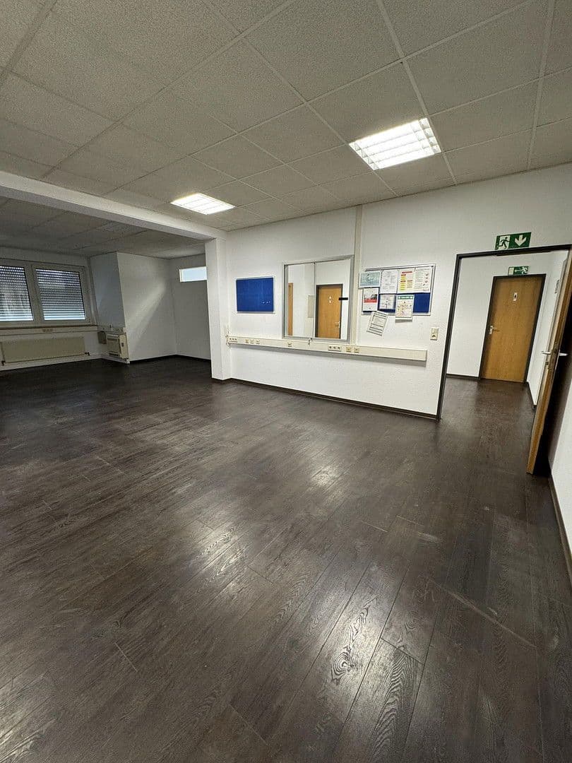 Prenájom nebytového priestoru 1.150 m², Bietigheim-Bissingen, Bádensko-Wurttembersko Prenájom nebytového priestoru 1.150 m², Bietigheim-Bissingen, Bádensko-Wurttembersko