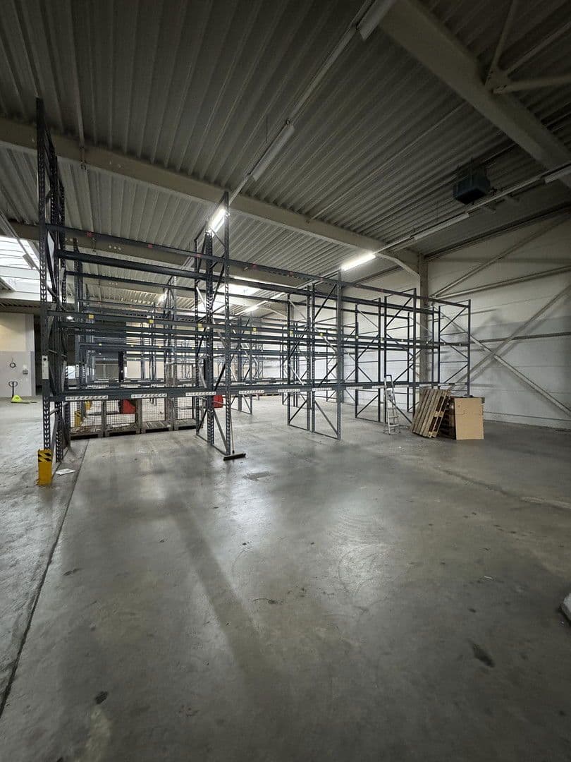 Prenájom nebytového priestoru 1.150 m², Bietigheim-Bissingen, Bádensko-Wurttembersko Prenájom nebytového priestoru 1.150 m², Bietigheim-Bissingen, Bádensko-Wurttembersko