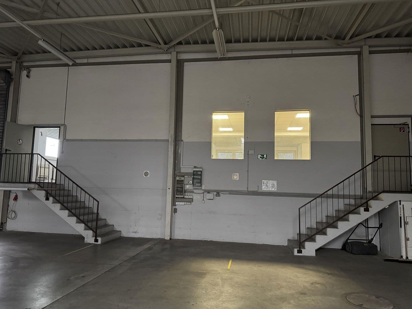 Prenájom nebytového priestoru 1.150 m², Bietigheim-Bissingen, Bádensko-Wurttembersko Prenájom nebytového priestoru 1.150 m², Bietigheim-Bissingen, Bádensko-Wurttembersko