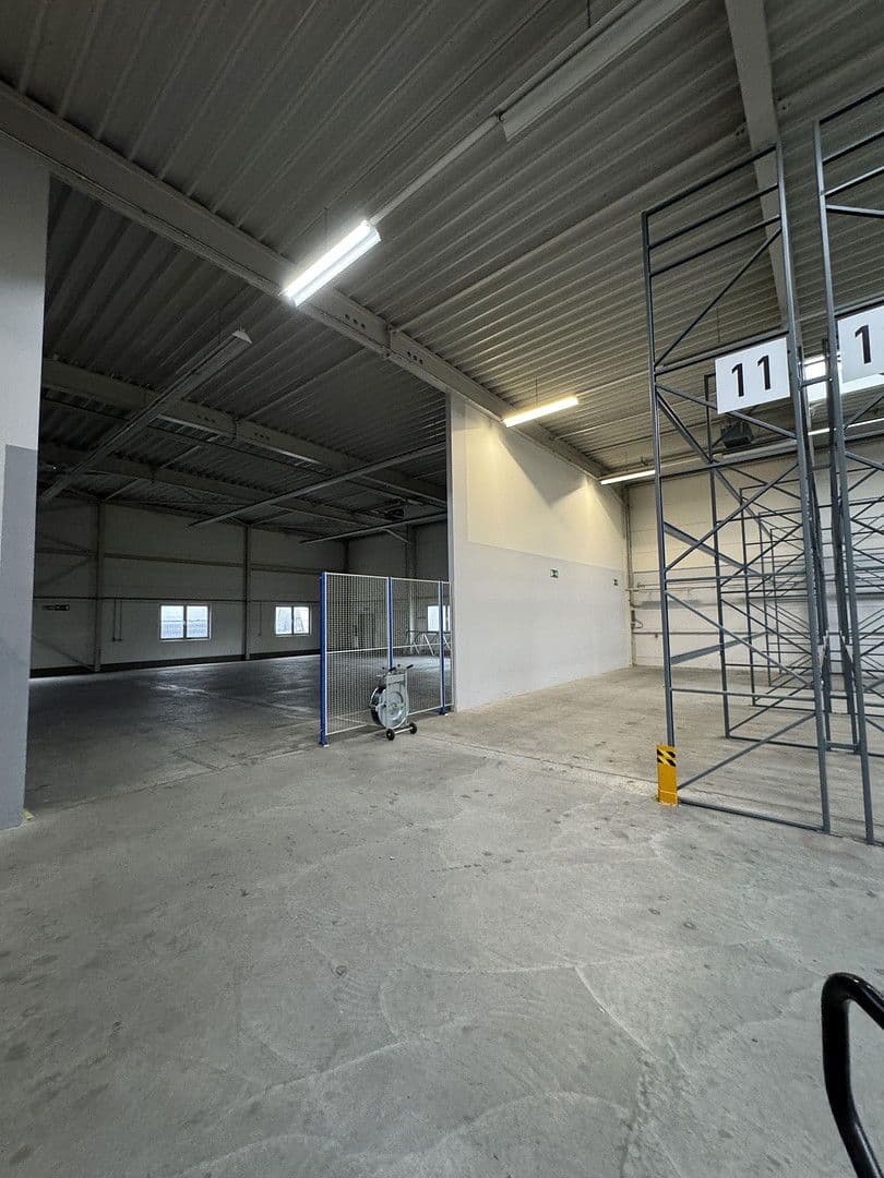 Prenájom nebytového priestoru 1.150 m², Bietigheim-Bissingen, Bádensko-Wurttembersko Prenájom nebytového priestoru 1.150 m², Bietigheim-Bissingen, Bádensko-Wurttembersko