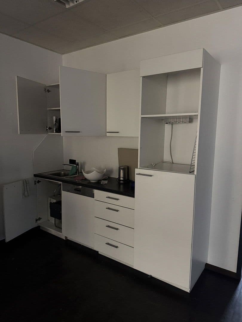 Prenájom nebytového priestoru 1.150 m², Bietigheim-Bissingen, Bádensko-Wurttembersko Prenájom nebytového priestoru 1.150 m², Bietigheim-Bissingen, Bádensko-Wurttembersko