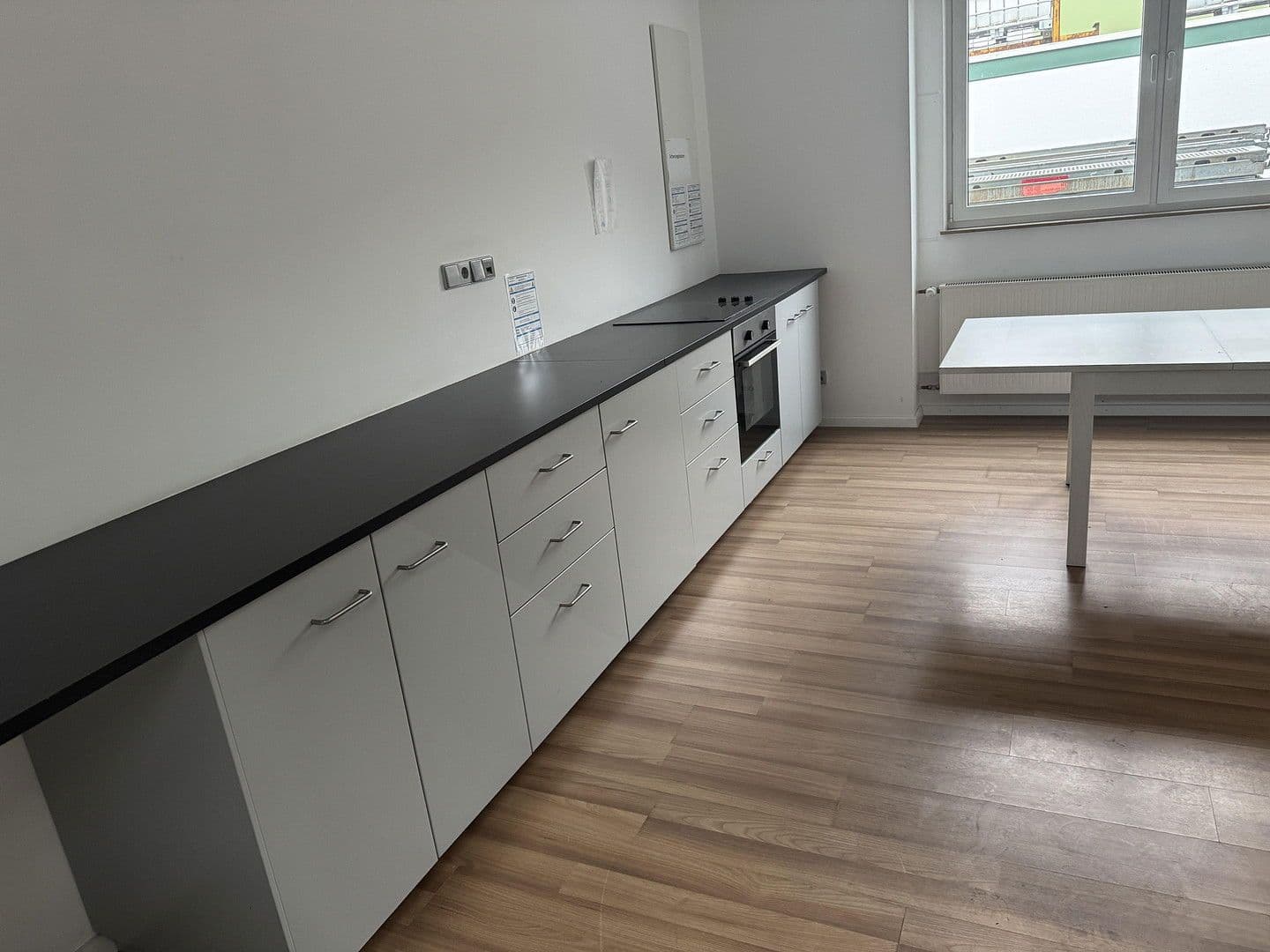 Prenájom nebytového priestoru 1.150 m², Bietigheim-Bissingen, Bádensko-Wurttembersko Prenájom nebytového priestoru 1.150 m², Bietigheim-Bissingen, Bádensko-Wurttembersko