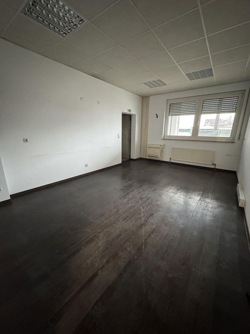 Prenájom nebytového priestoru 1.150 m², Bietigheim-Bissingen, Bádensko-Wurttembersko Prenájom nebytového priestoru 1.150 m², Bietigheim-Bissingen, Bádensko-Wurttembersko