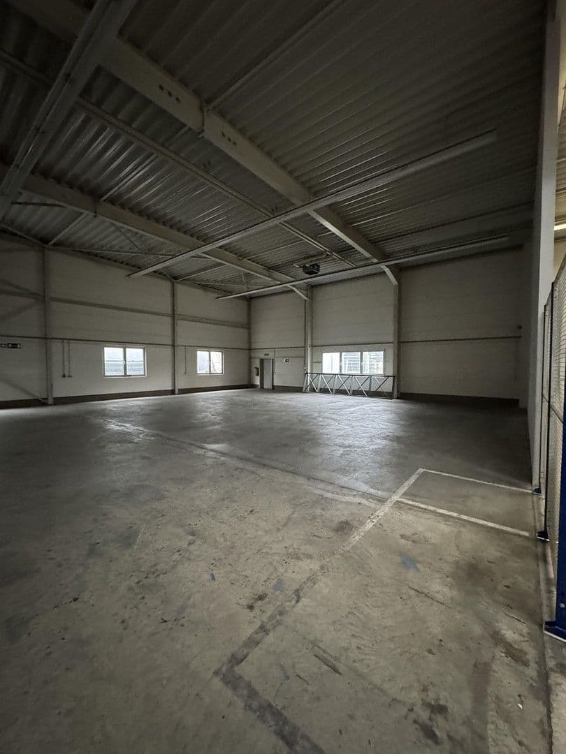 Prenájom nebytového priestoru 1.150 m², Bietigheim-Bissingen, Bádensko-Wurttembersko Prenájom nebytového priestoru 1.150 m², Bietigheim-Bissingen, Bádensko-Wurttembersko