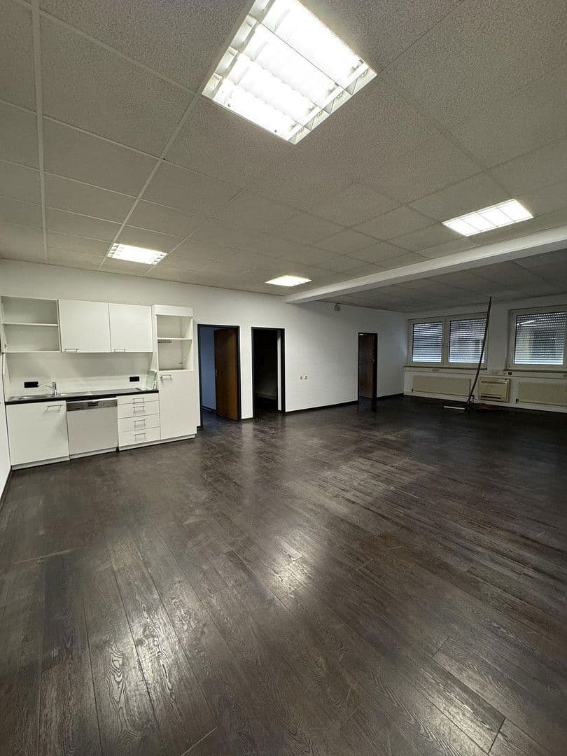 Prenájom nebytového priestoru 1.150 m², Bietigheim-Bissingen, Bádensko-Wurttembersko Prenájom nebytového priestoru 1.150 m², Bietigheim-Bissingen, Bádensko-Wurttembersko