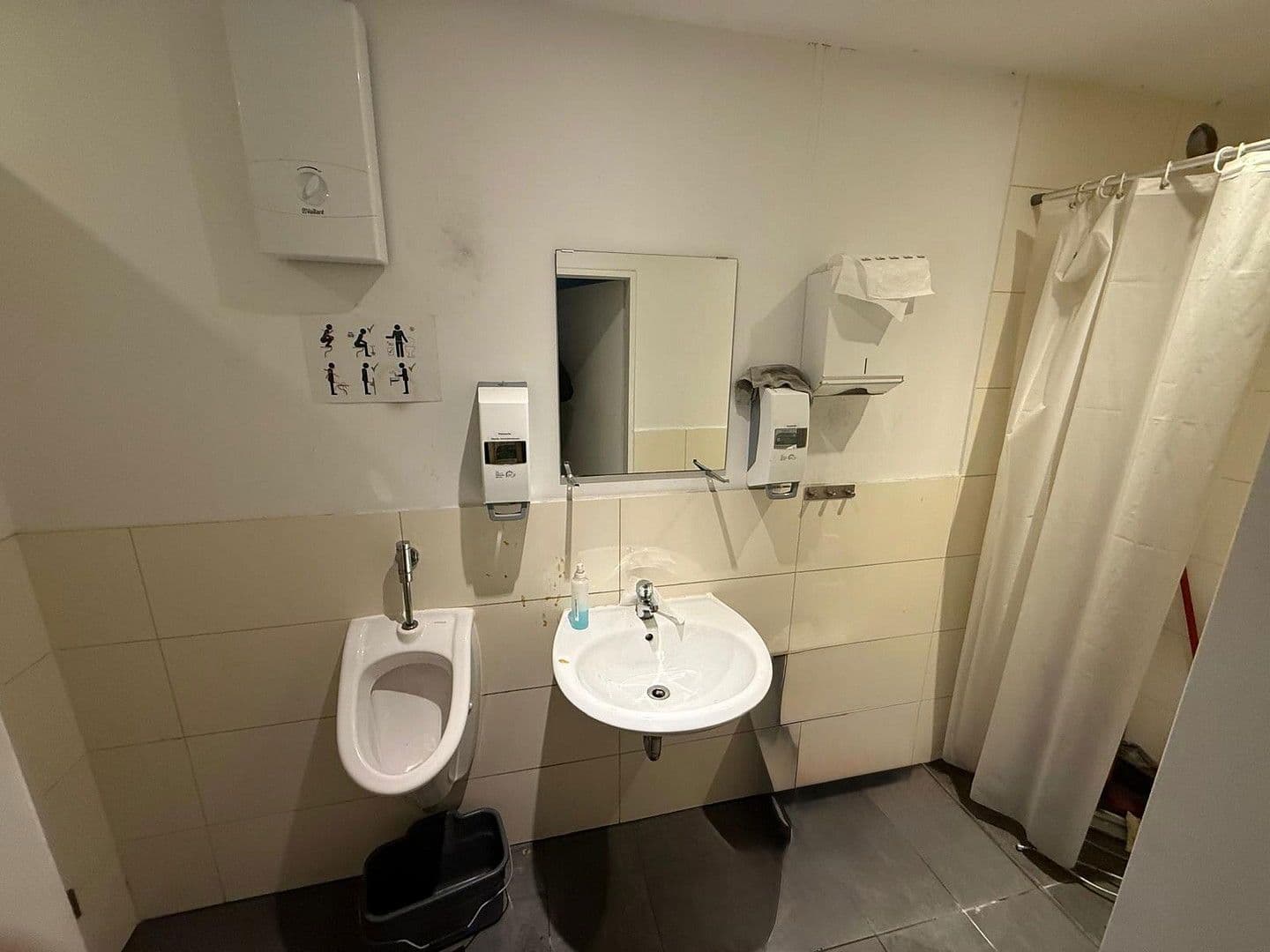 Prenájom nebytového priestoru 4.000 m², Beule 74, Wuppertal, Severné Porýnie - Westfálsko Prenájom nebytového priestoru 4.000 m², Beule 74, Wuppertal, Severné Porýnie - Westfálsko