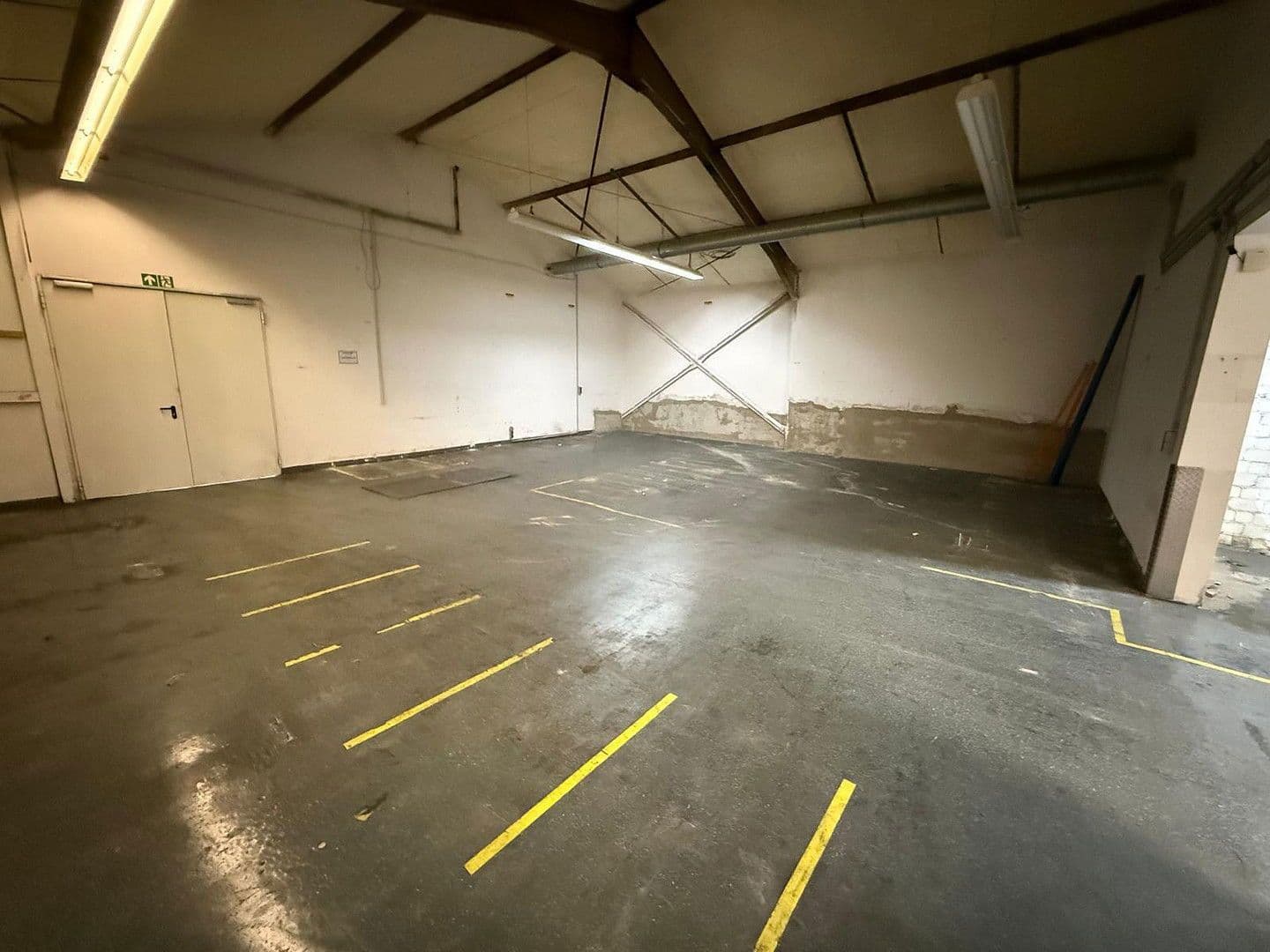 Prenájom nebytového priestoru 4.000 m², Beule 74, Wuppertal, Severné Porýnie - Westfálsko Prenájom nebytového priestoru 4.000 m², Beule 74, Wuppertal, Severné Porýnie - Westfálsko