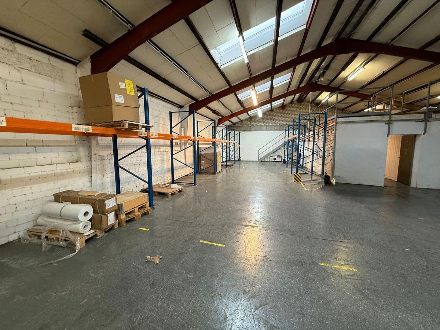 Prenájom nebytového priestoru 4.000 m², Beule 74, Wuppertal, Severné Porýnie - Westfálsko Prenájom nebytového priestoru 4.000 m², Beule 74, Wuppertal, Severné Porýnie - Westfálsko