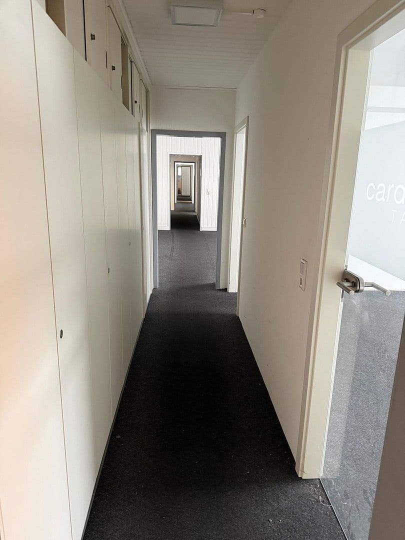 Prenájom nebytového priestoru 4.000 m², Beule 74, Wuppertal, Severné Porýnie - Westfálsko Prenájom nebytového priestoru 4.000 m², Beule 74, Wuppertal, Severné Porýnie - Westfálsko