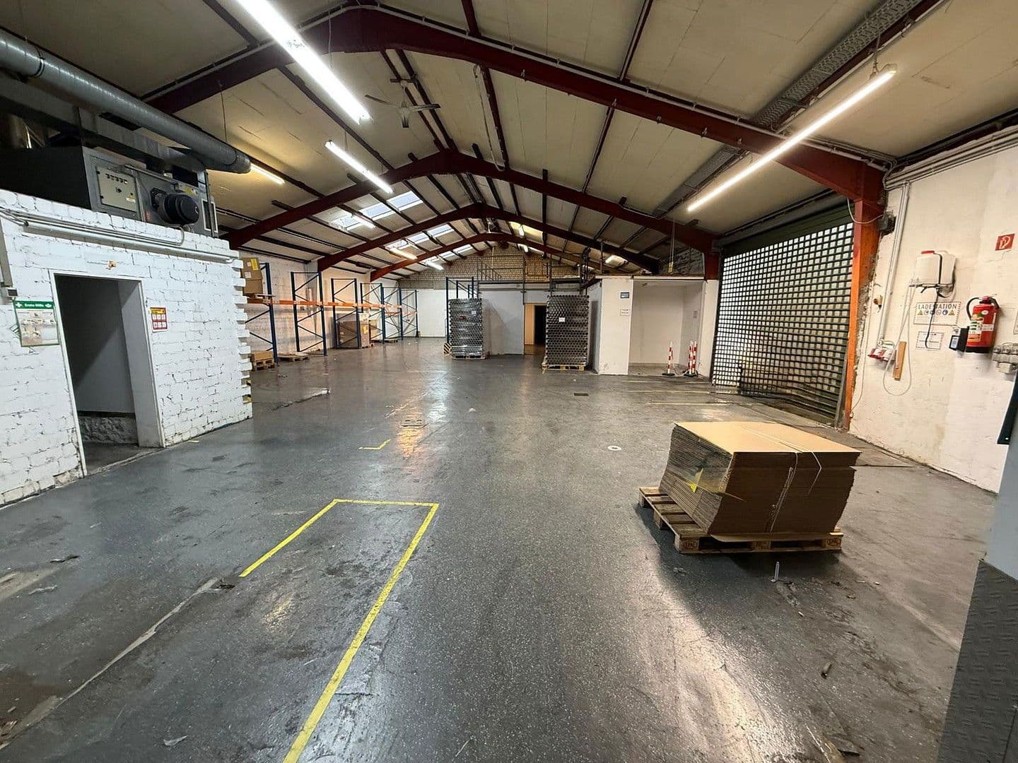 Prenájom nebytového priestoru 4.000 m², Beule 74, Wuppertal, Severné Porýnie - Westfálsko Prenájom nebytového priestoru 4.000 m², Beule 74, Wuppertal, Severné Porýnie - Westfálsko