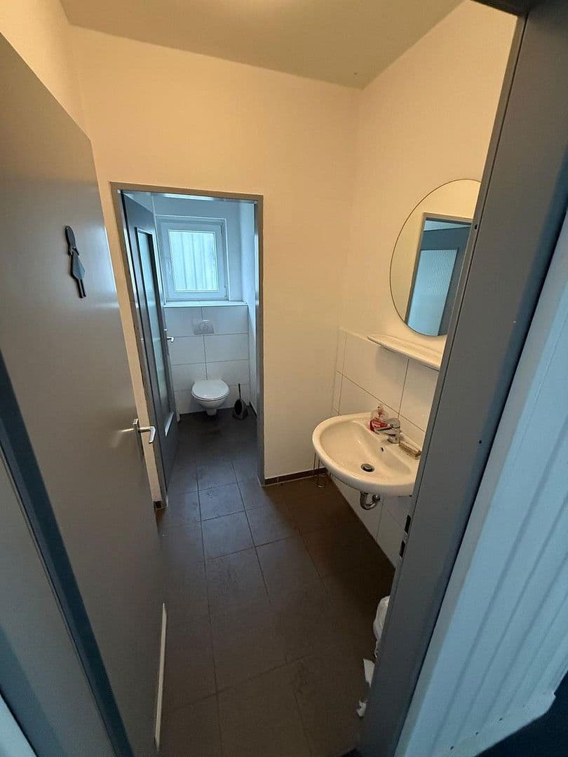 Prenájom nebytového priestoru 4.000 m², Beule 74, Wuppertal, Severné Porýnie - Westfálsko Prenájom nebytového priestoru 4.000 m², Beule 74, Wuppertal, Severné Porýnie - Westfálsko