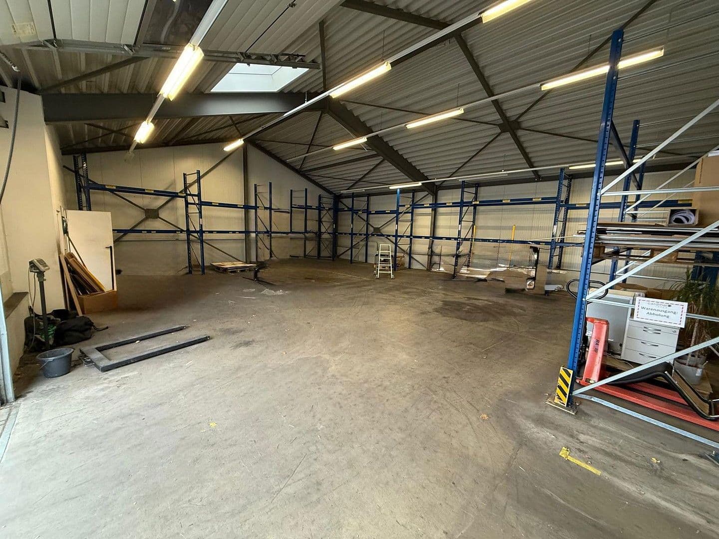 Prenájom nebytového priestoru 4.000 m², Beule 74, Wuppertal, Severné Porýnie - Westfálsko Prenájom nebytového priestoru 4.000 m², Beule 74, Wuppertal, Severné Porýnie - Westfálsko