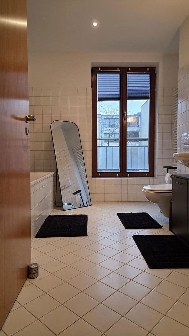 Prenájom bytu 3-izbový 77 m², Steinstr., 5, Berlin, Berlín Prenájom bytu 3-izbový 77 m², Steinstr., 5, Berlin, Berlín