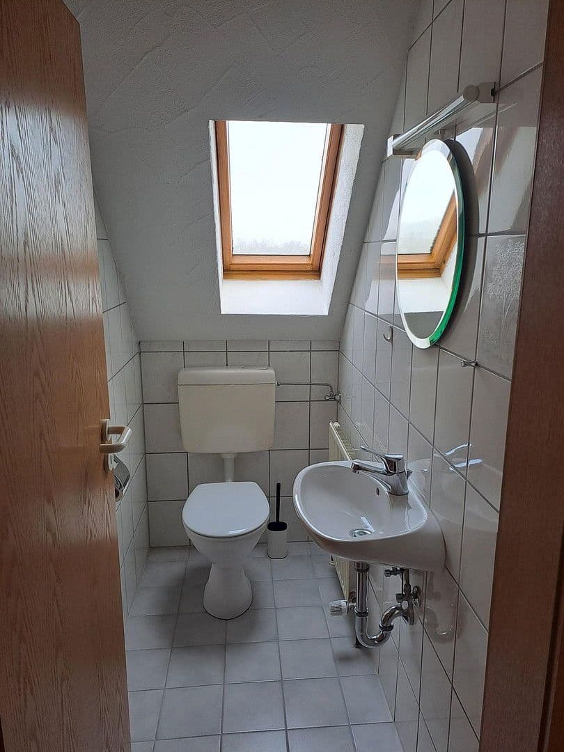 Prenájom bytu 3-izbový 77 m², Adelsdorf, Bavorsko Prenájom bytu 3-izbový 77 m², Adelsdorf, Bavorsko