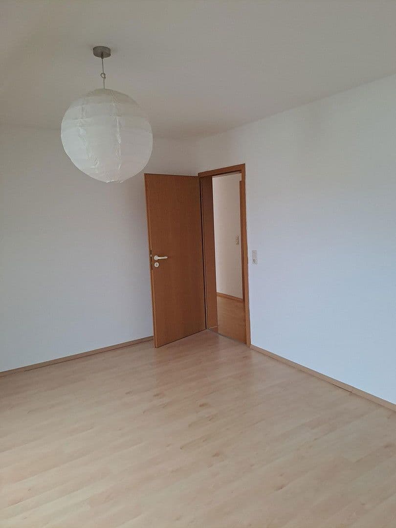 Prenájom bytu 3-izbový 77 m², Adelsdorf, Bavorsko Prenájom bytu 3-izbový 77 m², Adelsdorf, Bavorsko