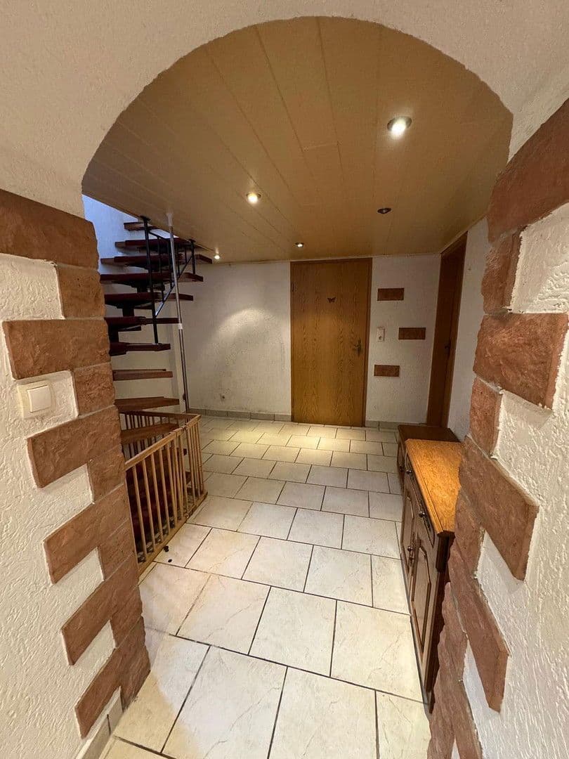 Predaj domu 200 m², pozemek 211 m², Stein-Bockenheim, Porýnie-Falcko Predaj domu 200 m², pozemek 211 m², Stein-Bockenheim, Porýnie-Falcko