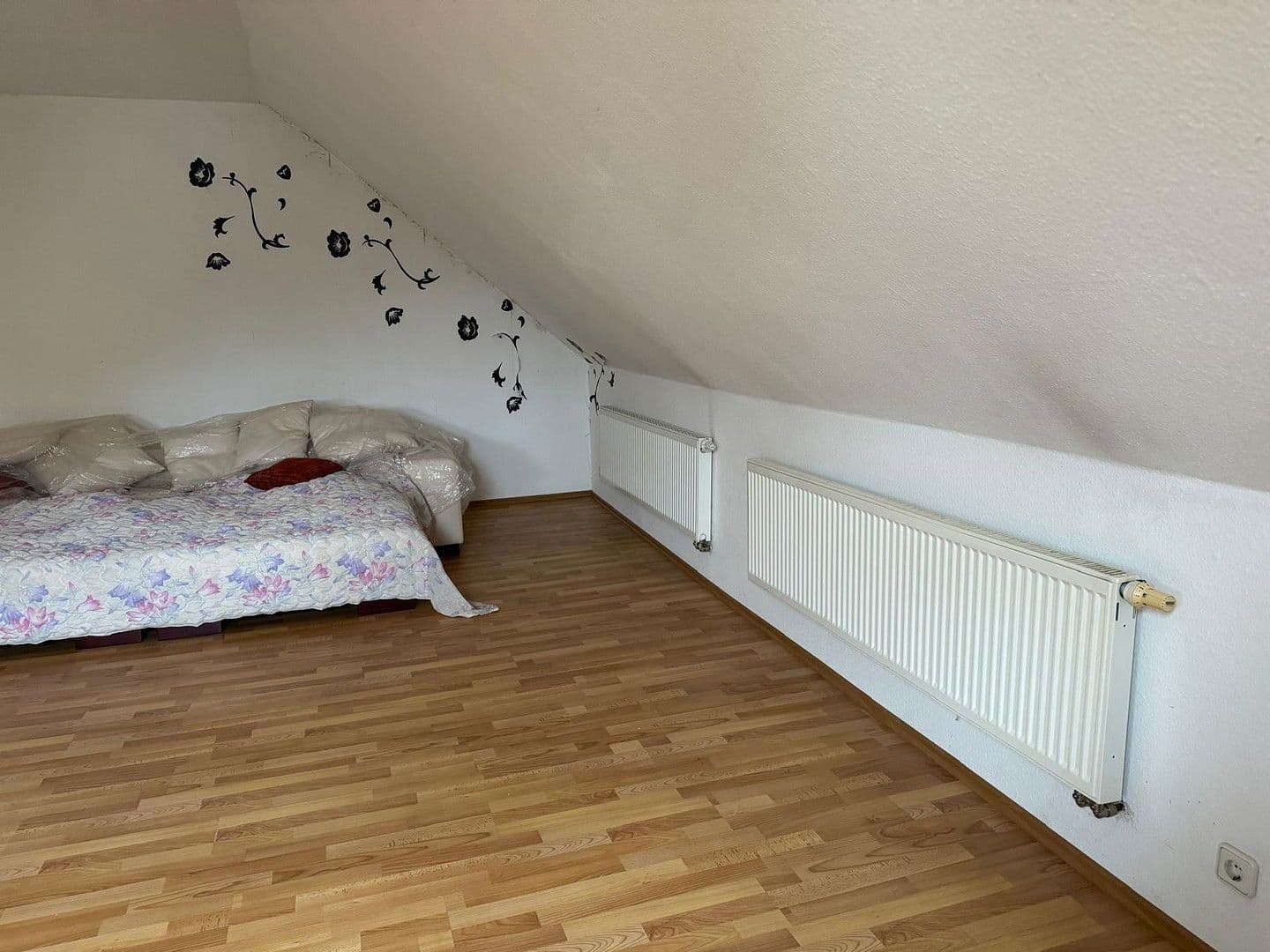 Predaj domu 200 m², pozemek 211 m², Stein-Bockenheim, Porýnie-Falcko Predaj domu 200 m², pozemek 211 m², Stein-Bockenheim, Porýnie-Falcko