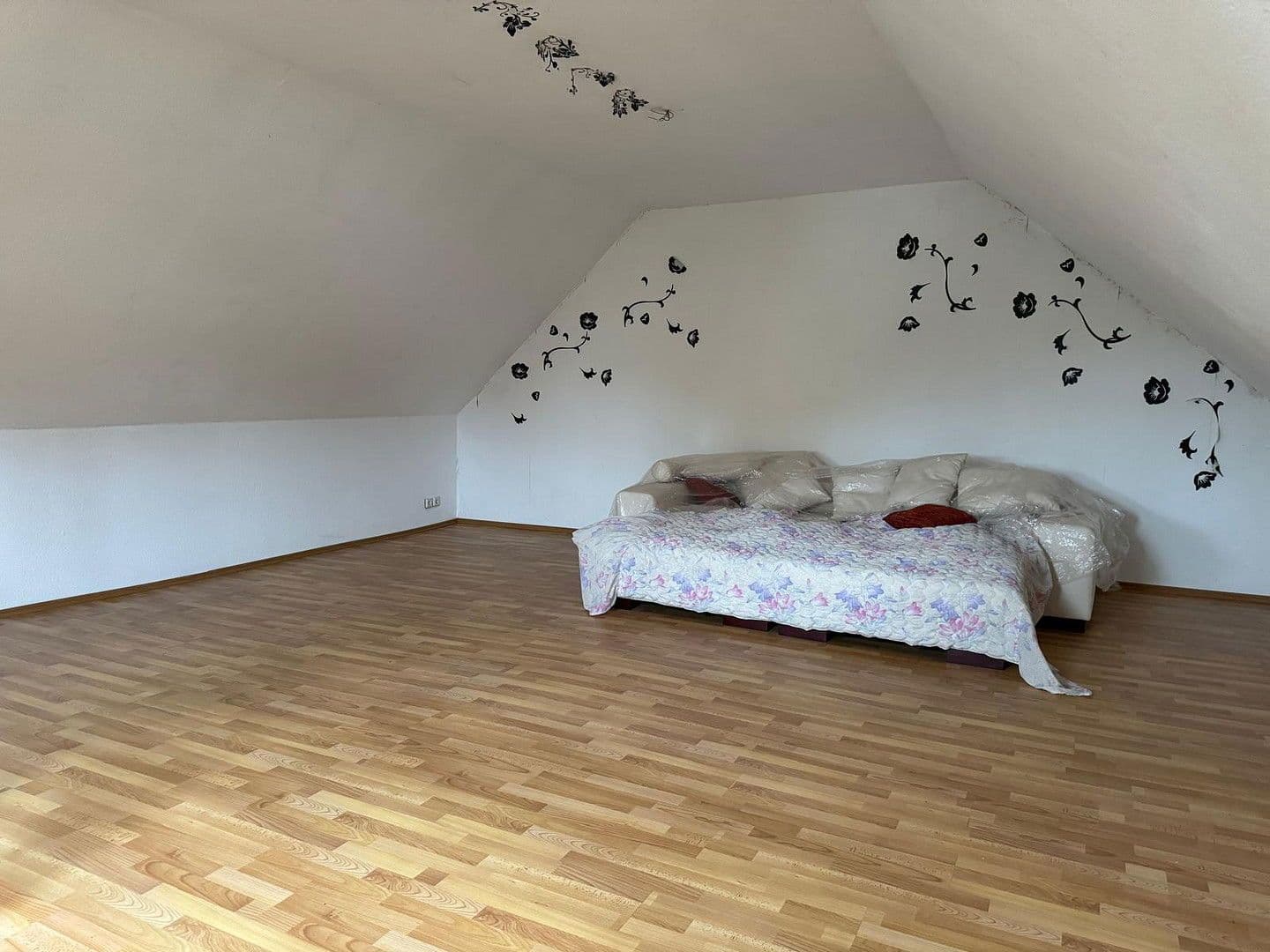 Predaj domu 200 m², pozemek 211 m², Stein-Bockenheim, Porýnie-Falcko Predaj domu 200 m², pozemek 211 m², Stein-Bockenheim, Porýnie-Falcko