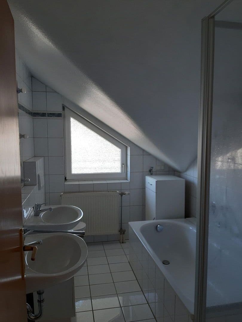 Prenájom bytu 4-izbový 106 m², Landstr. 67, Sinzheim, Bádensko-Wurttembersko Prenájom bytu 4-izbový 106 m², Landstr. 67, Sinzheim, Bádensko-Wurttembersko