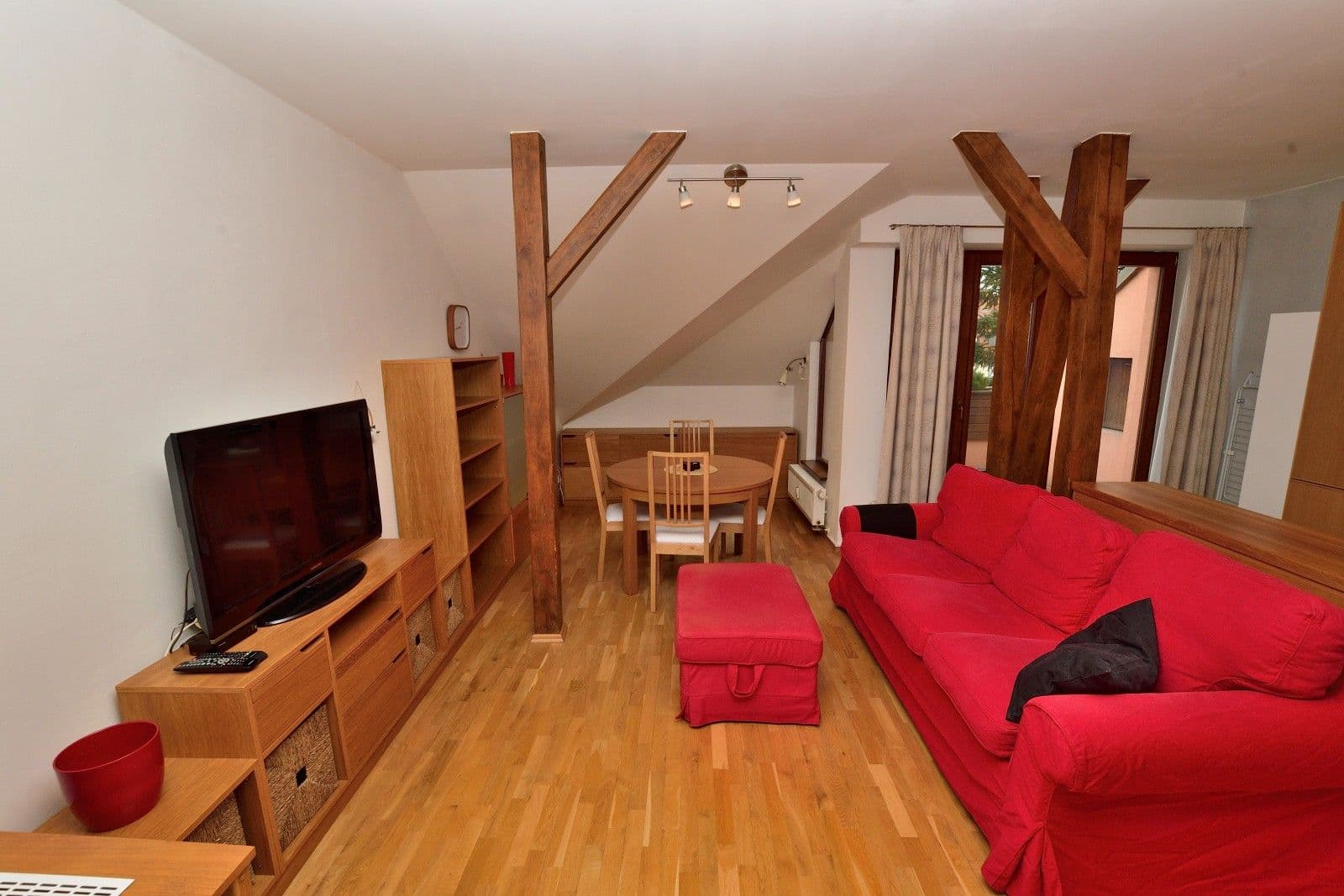 Prenájom bytu 2-izbový 61 m², Na Mlejnku, Praha, Praha Prenájom bytu 2-izbový 61 m², Na Mlejnku, Praha, Praha