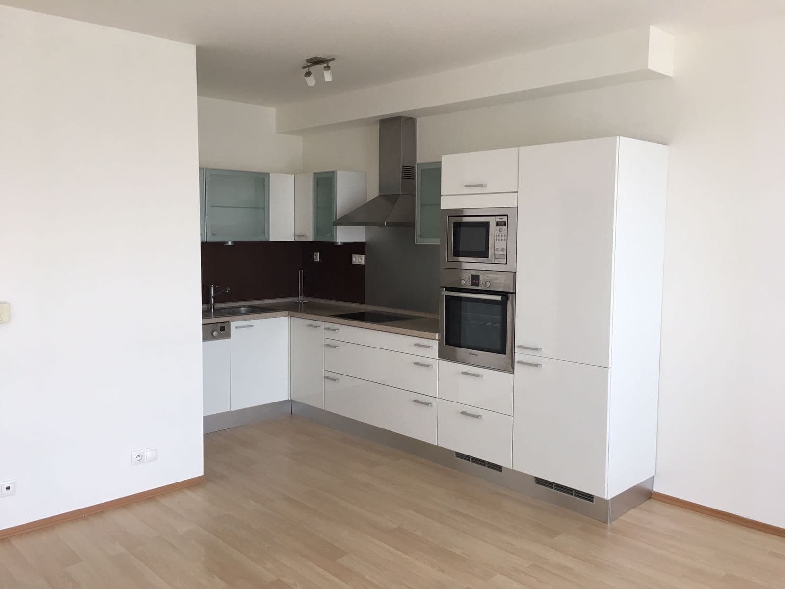 Prenájom bytu 2-izbový 58 m², U Lipové aleje, Praha, Praha Prenájom bytu 2-izbový 58 m², U Lipové aleje, Praha, Praha