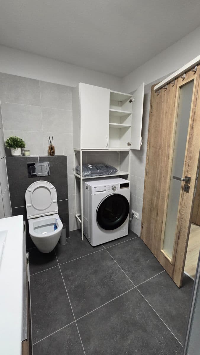 Prenájom bytu 1-izbový 56 m², Americká, Kladno, Středočeský kraj Prenájom bytu 1-izbový 56 m², Americká, Kladno, Středočeský kraj