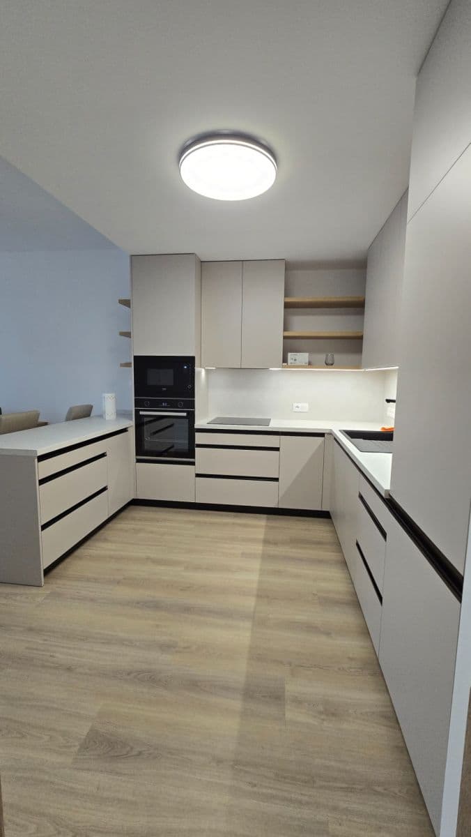 Prenájom bytu 1-izbový 56 m², Americká, Kladno, Středočeský kraj Prenájom bytu 1-izbový 56 m², Americká, Kladno, Středočeský kraj