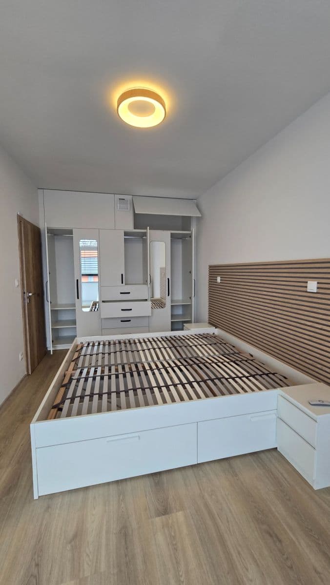 Prenájom bytu 1-izbový 56 m², Americká, Kladno, Středočeský kraj Prenájom bytu 1-izbový 56 m², Americká, Kladno, Středočeský kraj