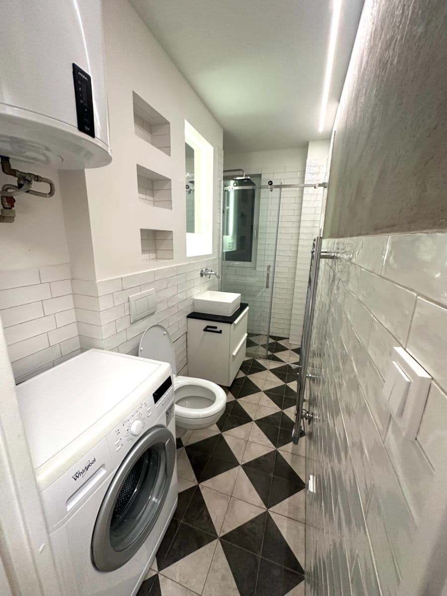 Prenájom bytu 2-izbový 43 m², U Staré plynárny, Praha, Praha Prenájom bytu 2-izbový 43 m², U Staré plynárny, Praha, Praha