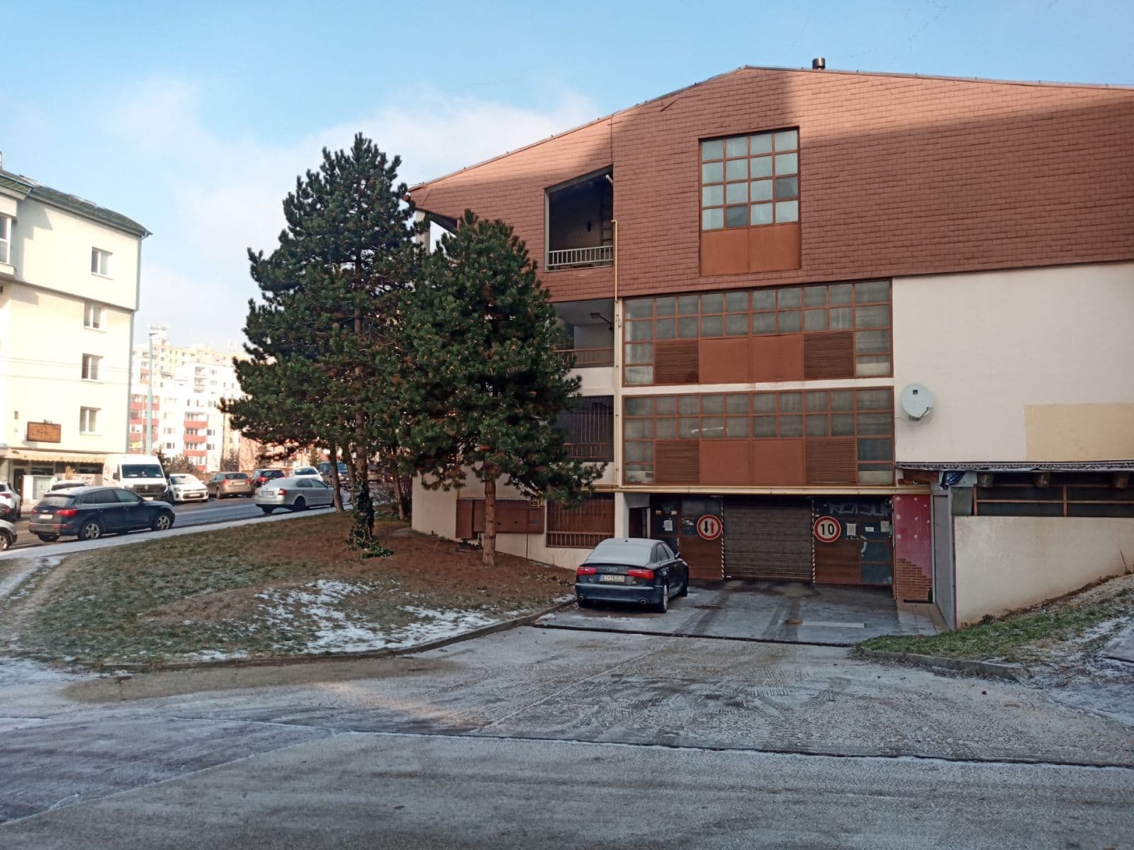 Prenájom garáže 16 m², Karlova Ves, Bratislavský kraj Prenájom garáže 16 m², Karlova Ves, Bratislavský kraj