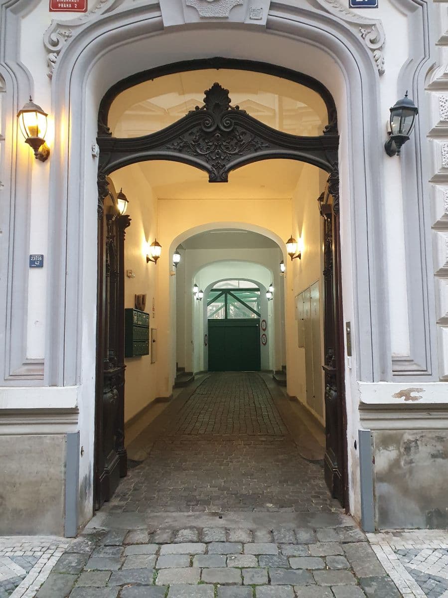 Prenájom garáže 15 m², Varšavská, Praha, Praha Prenájom garáže 15 m², Varšavská, Praha, Praha