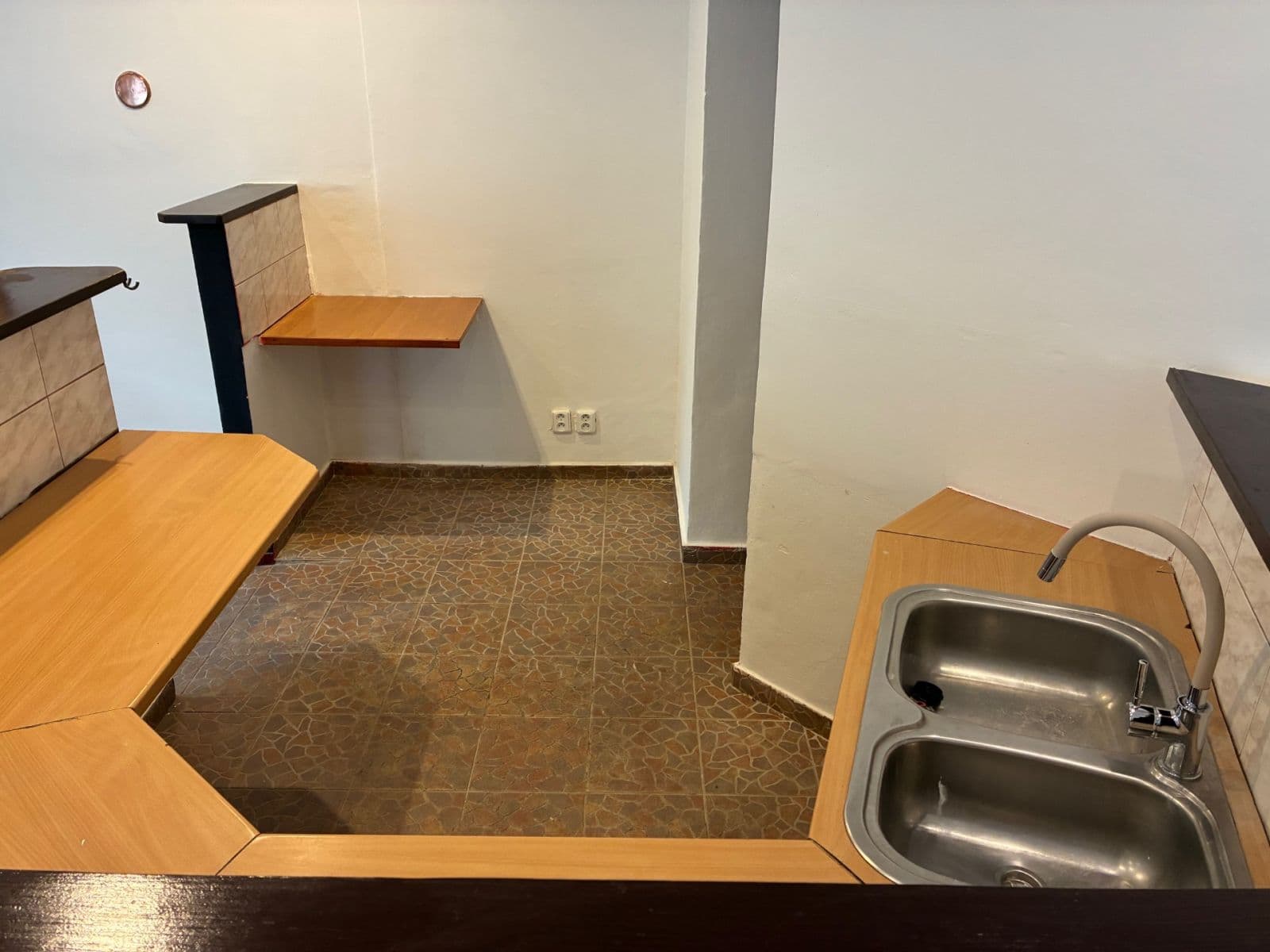 Prenájom nebytového priestoru 141 m², U Jezerky, Praha, Praha Prenájom nebytového priestoru 141 m², U Jezerky, Praha, Praha