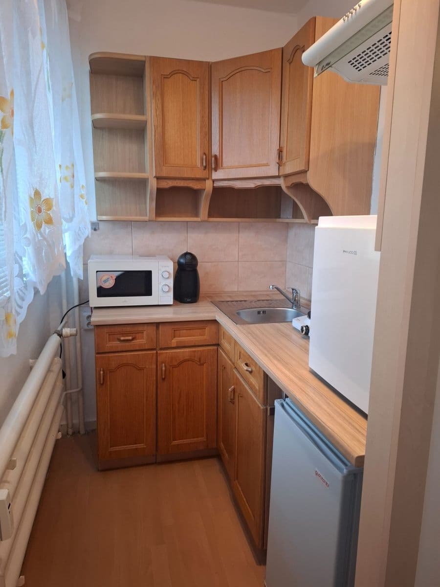 Prenájom bytu 1-izbový 36 m², Stavařov, Pardubice, Pardubický kraj Prenájom bytu 1-izbový 36 m², Stavařov, Pardubice, Pardubický kraj