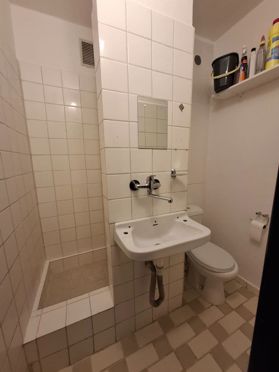 Prenájom bytu 1-izbový 36 m², Stavařov, Pardubice, Pardubický kraj Prenájom bytu 1-izbový 36 m², Stavařov, Pardubice, Pardubický kraj