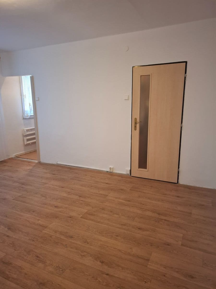 Prenájom bytu 1-izbový 36 m², Stavařov, Pardubice, Pardubický kraj Prenájom bytu 1-izbový 36 m², Stavařov, Pardubice, Pardubický kraj