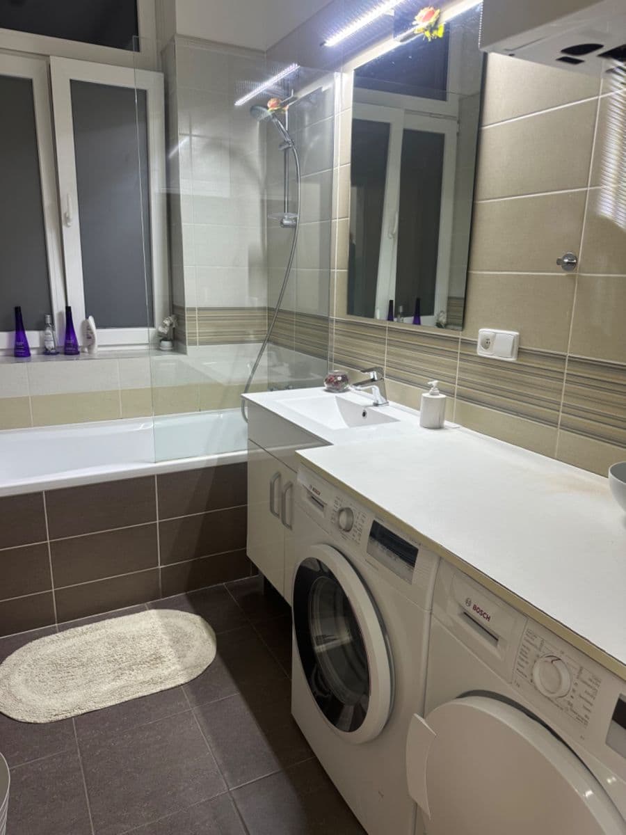 Prenájom bytu 3-izbový 74 m², Křižíkova, Praha, Praha Prenájom bytu 3-izbový 74 m², Křižíkova, Praha, Praha