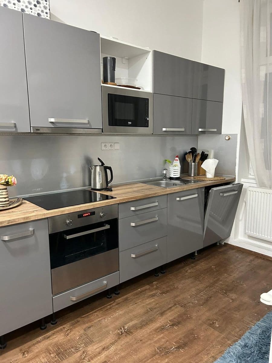 Prenájom bytu 3-izbový 74 m², Křižíkova, Praha, Praha Prenájom bytu 3-izbový 74 m², Křižíkova, Praha, Praha